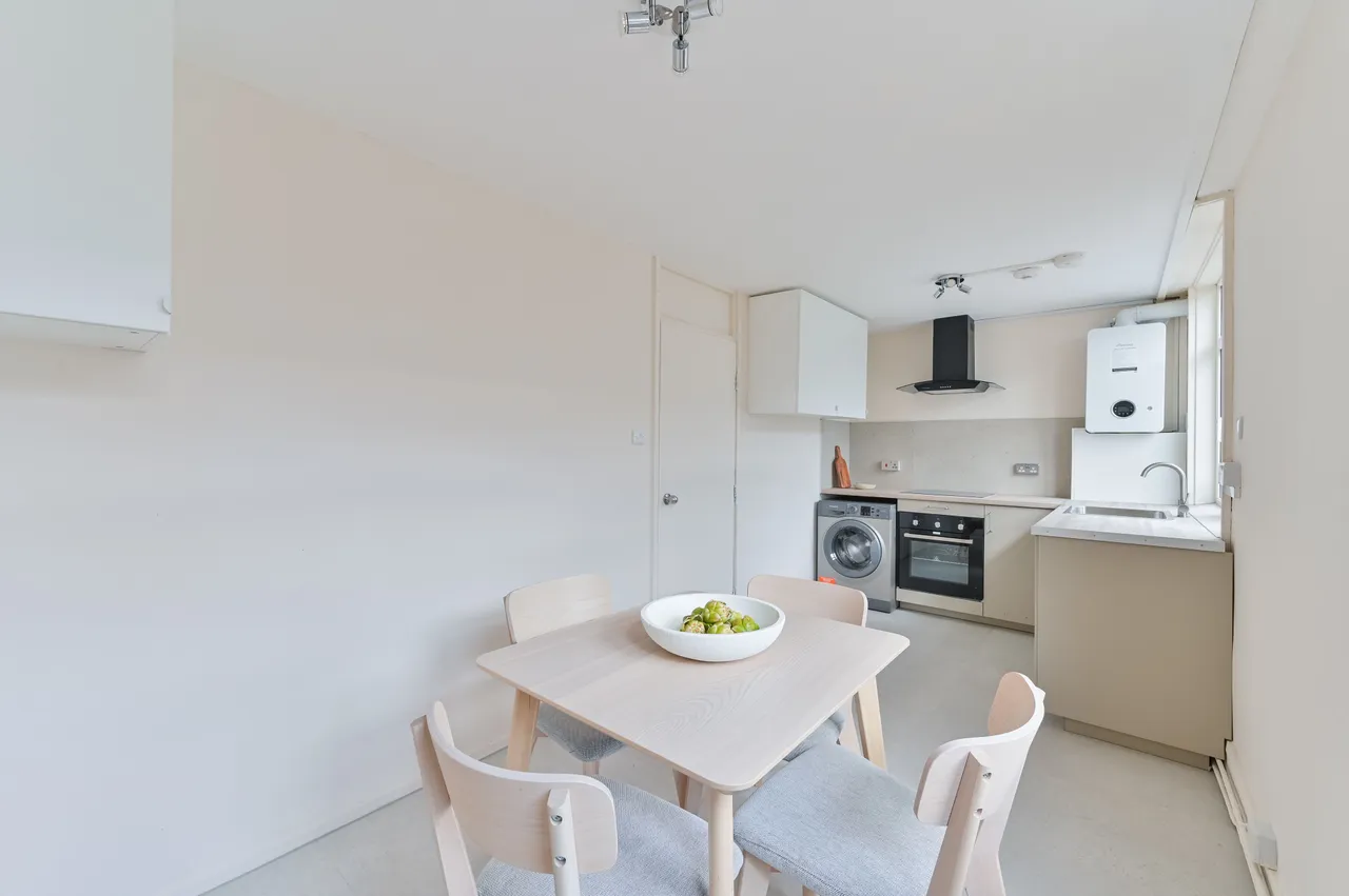 7 Crowhurst House, Aytoun Road, London, photo 8