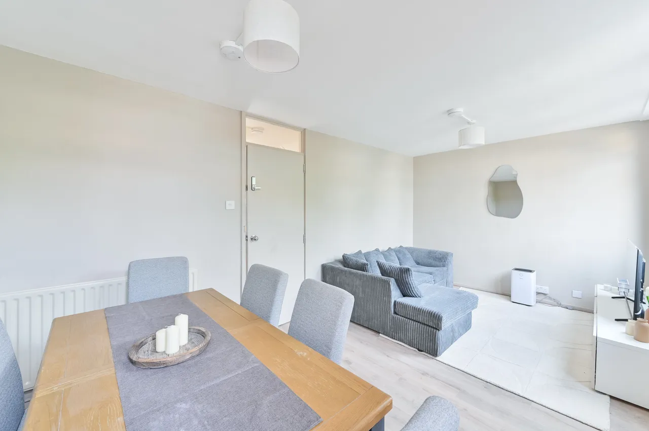 7 Crowhurst House, Aytoun Road, London, photo 7