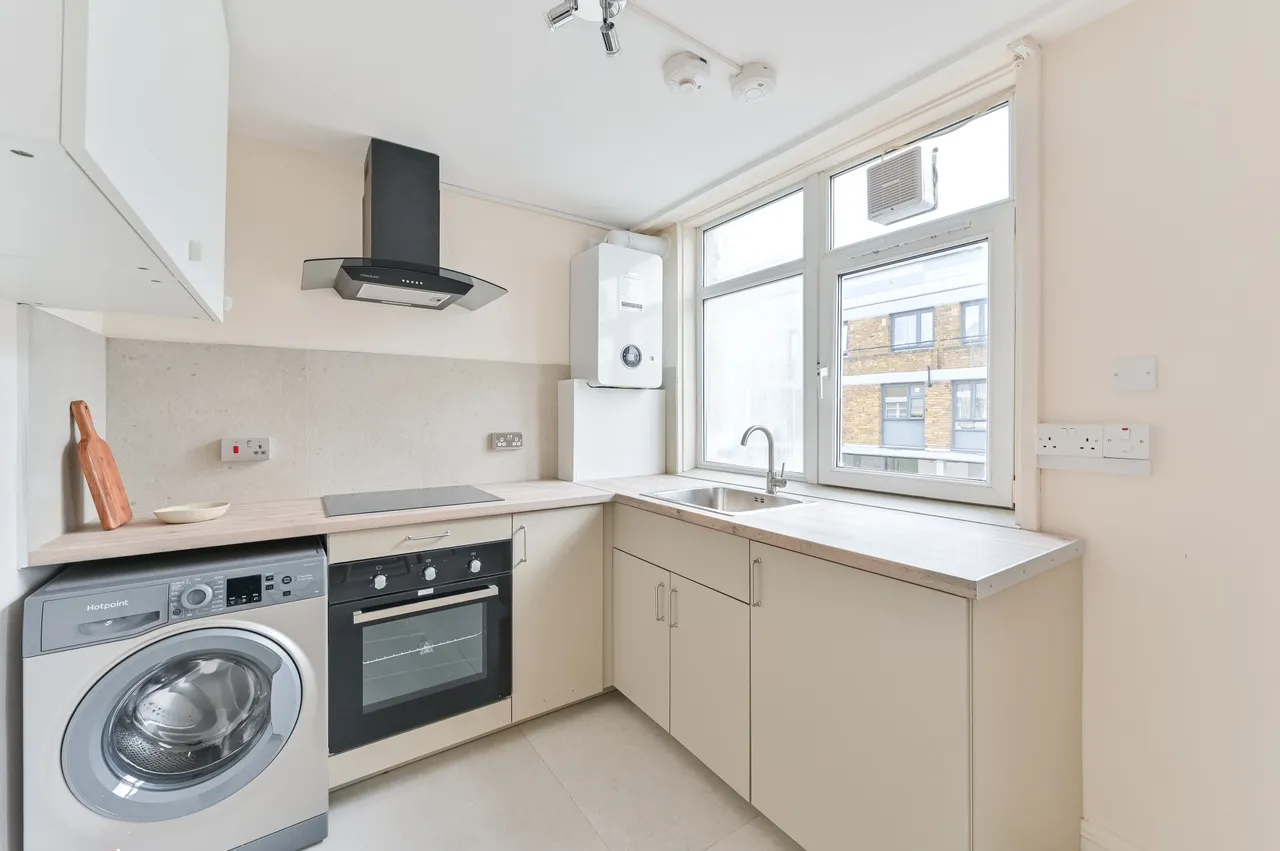 7 Crowhurst House, Aytoun Road, London, photo 6