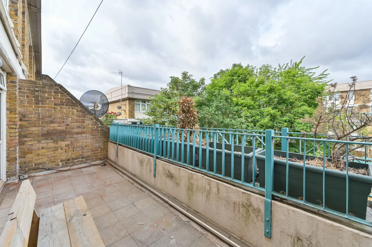 7 Crowhurst House, Aytoun Road, London, photo 3