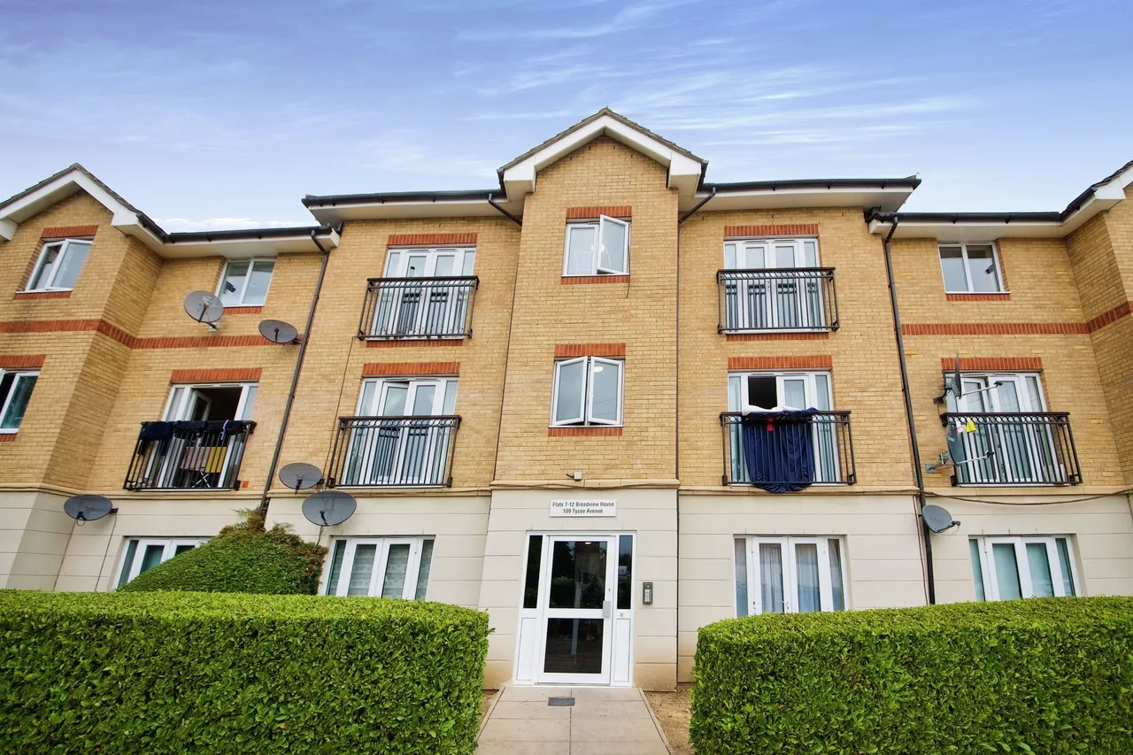 2 bed flat for sale — Tysoe Avenue, Enfield, EN3