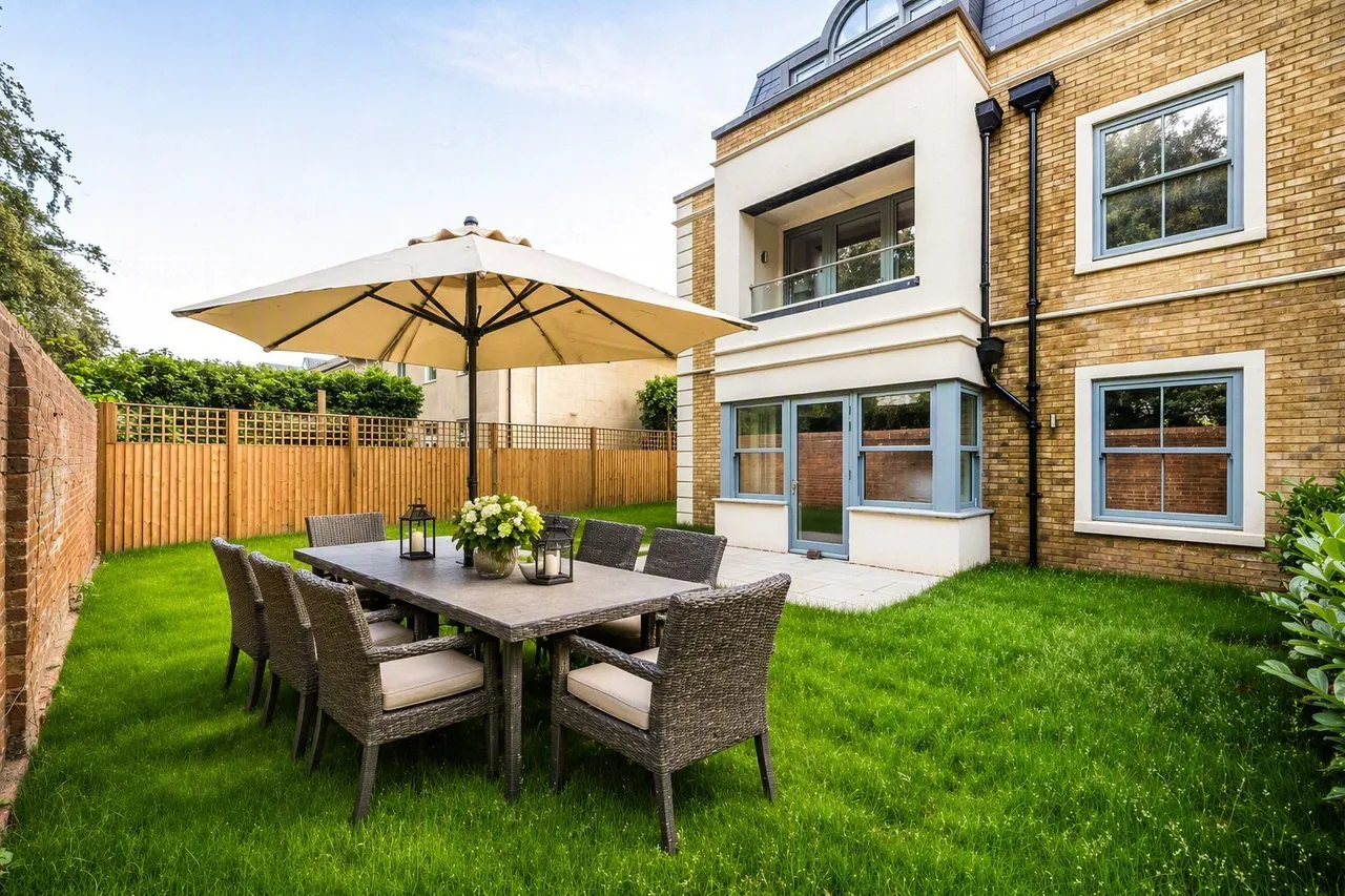 Shalford Lodge, 157 Kingston Hill, Kingston-Upon-Thames, London, KT2, photo 4