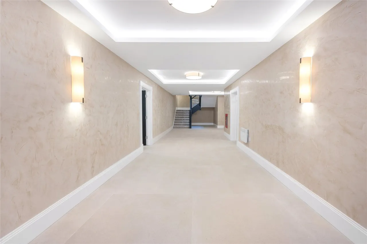Shalford Lodge, 157 Kingston Hill, Kingston-Upon-Thames, London, KT2, photo 8