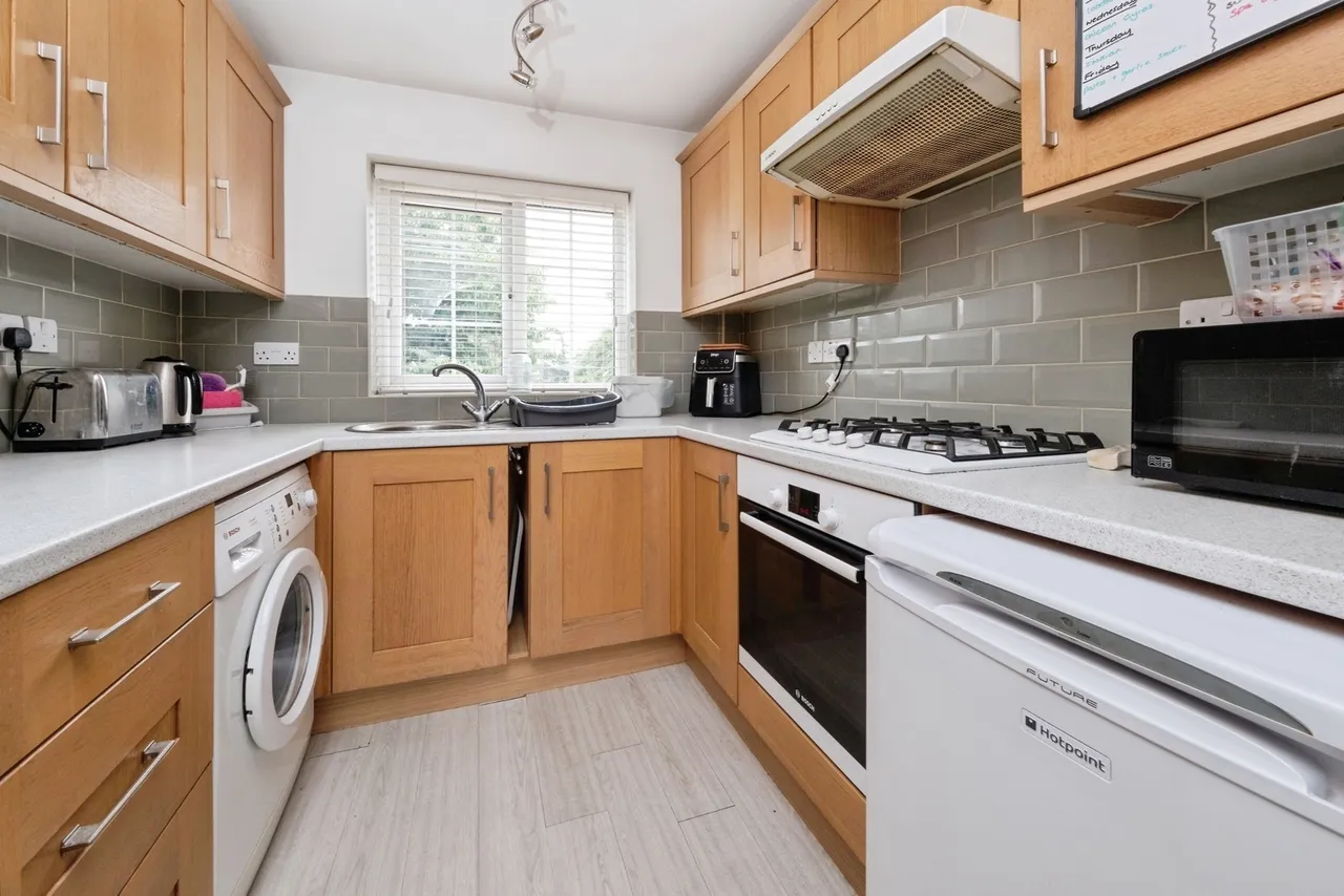 Lullingstone Drive, Bancroft Park, Milton Keynes, Buckinghamshire, MK13, photo 3