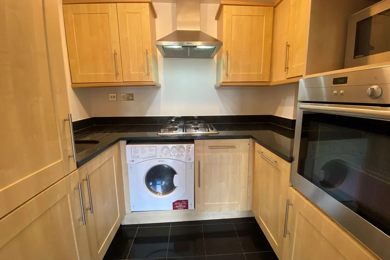 Newbury House, Approach Road, New Barnet, Herts., EN4 8FG, photo 5
