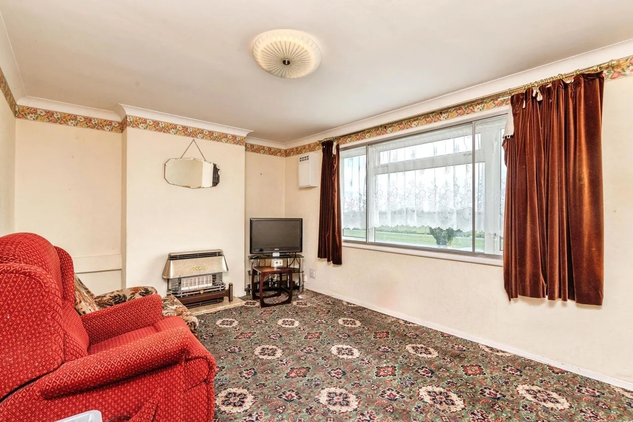 Corringham Road, Stanford-le-Hope, SS17, photo 2
