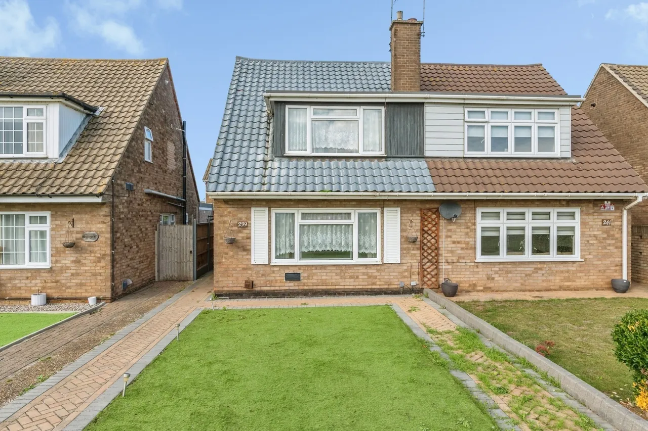 3 bed house for sale, Corringham Road, Stanford-le-Hope, SS17