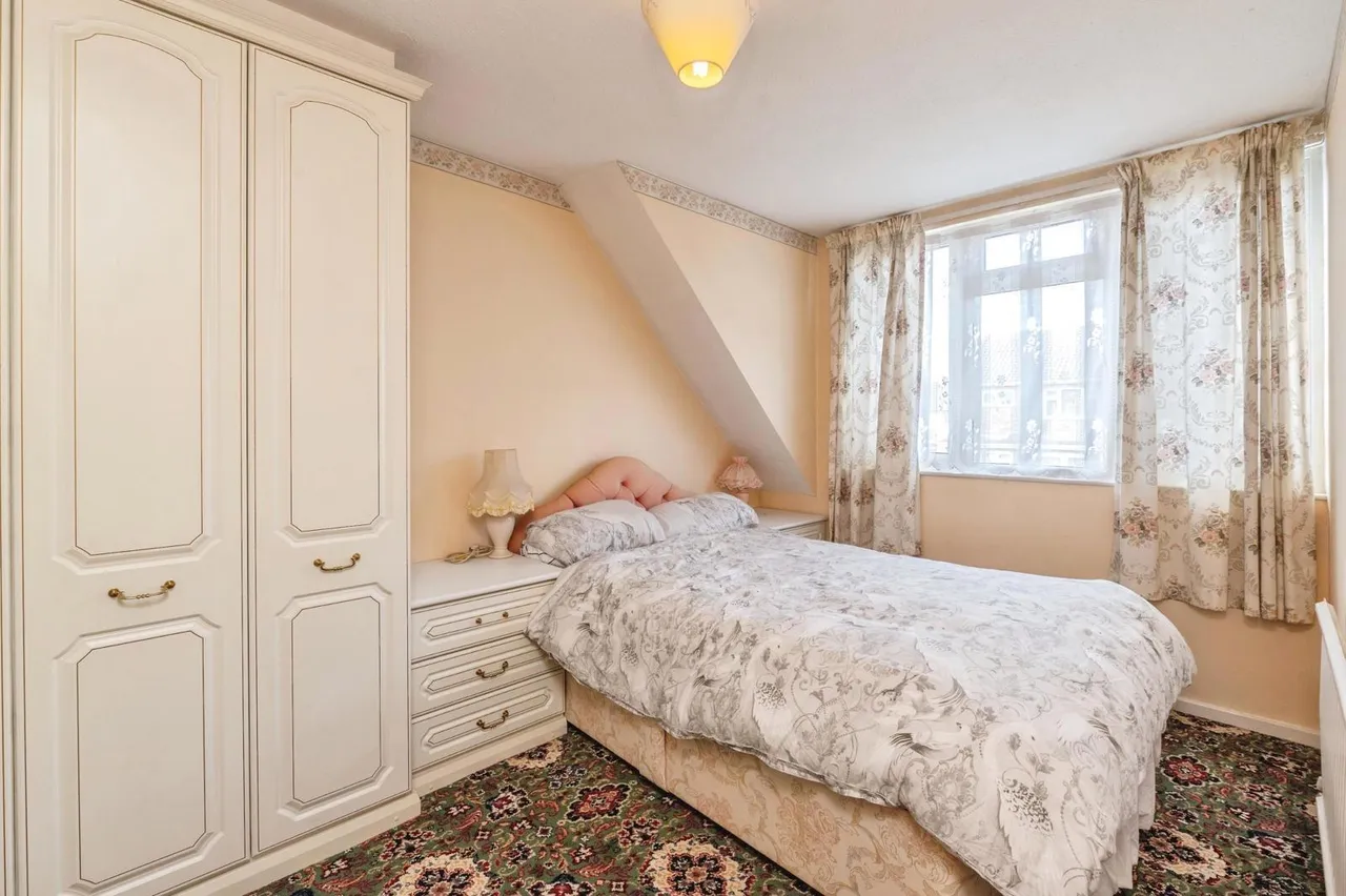 Corringham Road, Stanford-le-Hope, SS17, photo 9