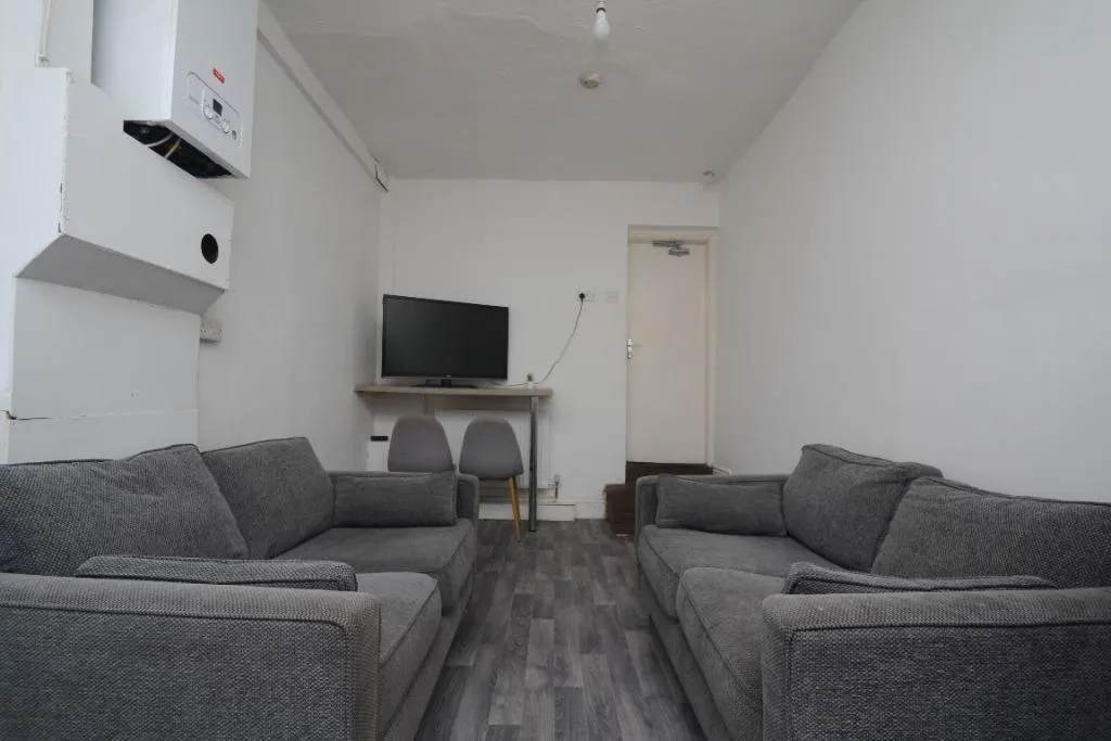 Ashfield Road, Victoria Park, M13, photo 14