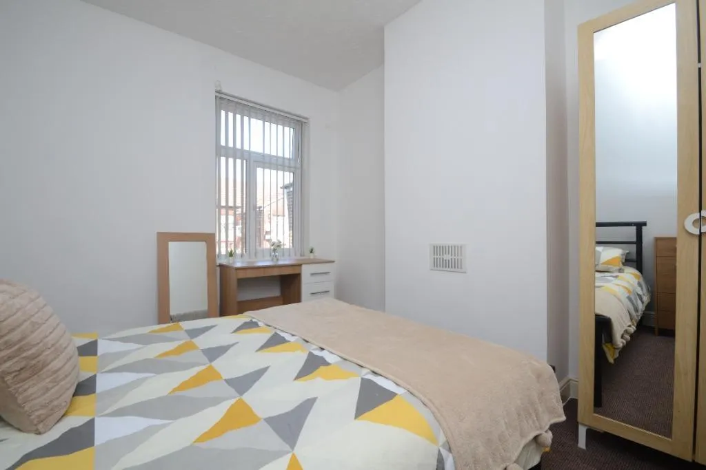 Ashfield Road, Victoria Park, M13, photo 10