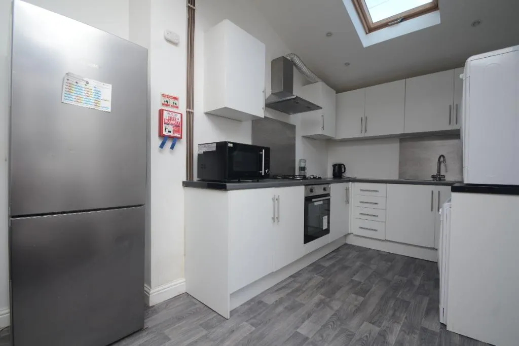 Ashfield Road, Victoria Park, M13, photo 17