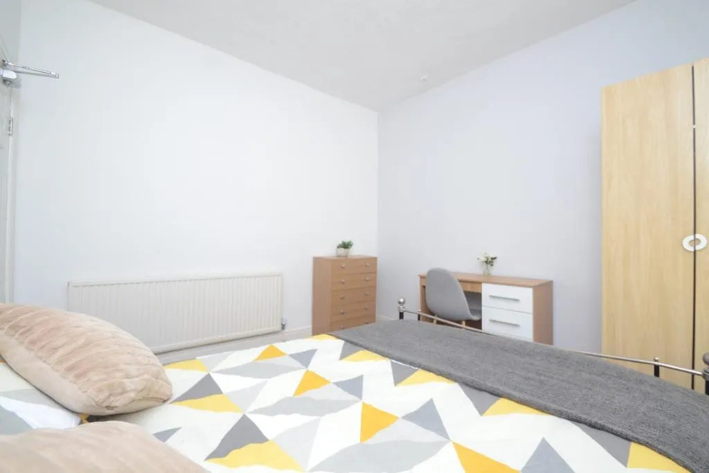 Ashfield Road, Victoria Park, M13, photo 13