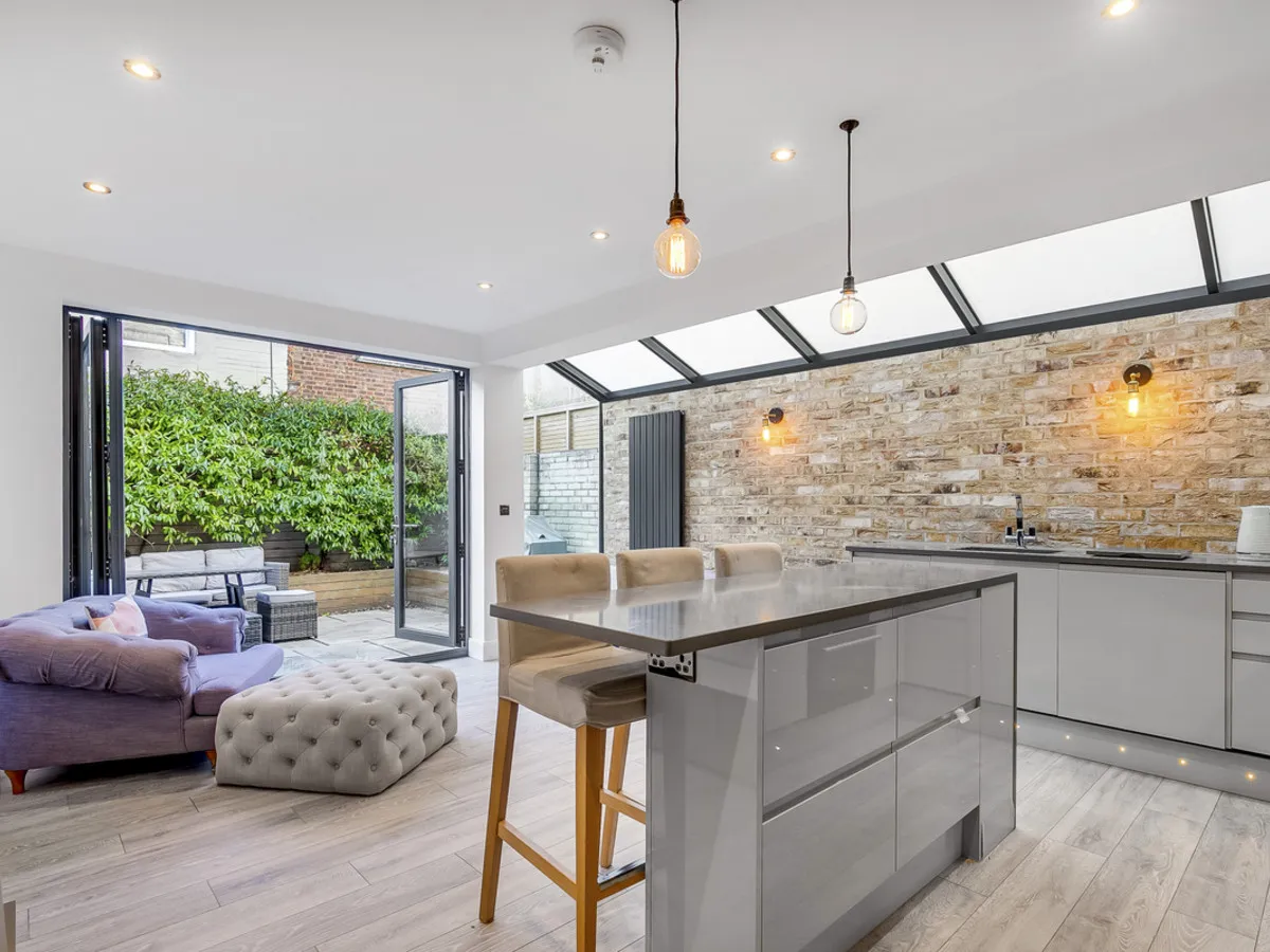 2 bed flat for sale, Elbe Street, London, SW6