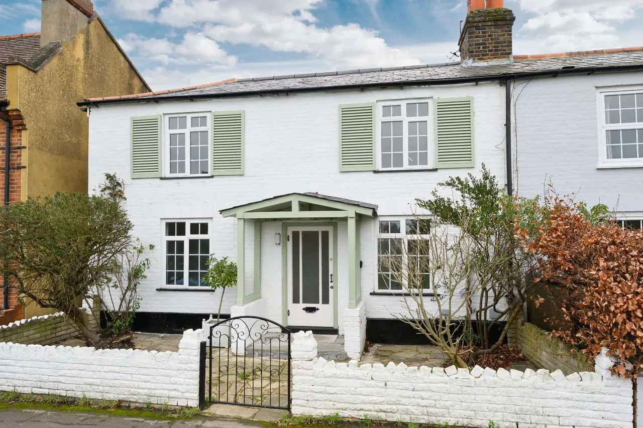 3 bed house for sale — Weston Green, Thames Ditton, Surrey, KT7 0JX