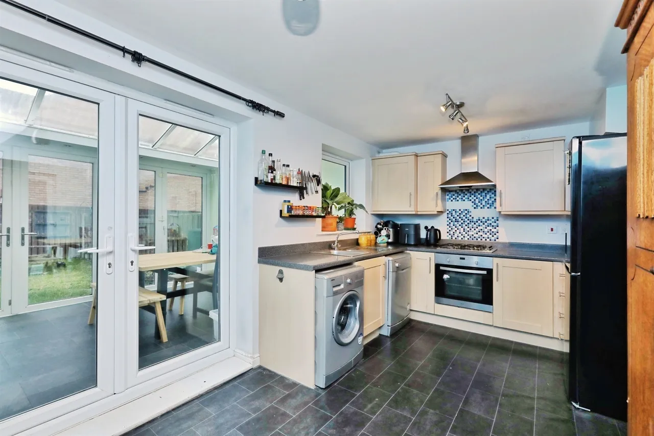 Frankham Close, Dinnington, SHEFFIELD, photo 8