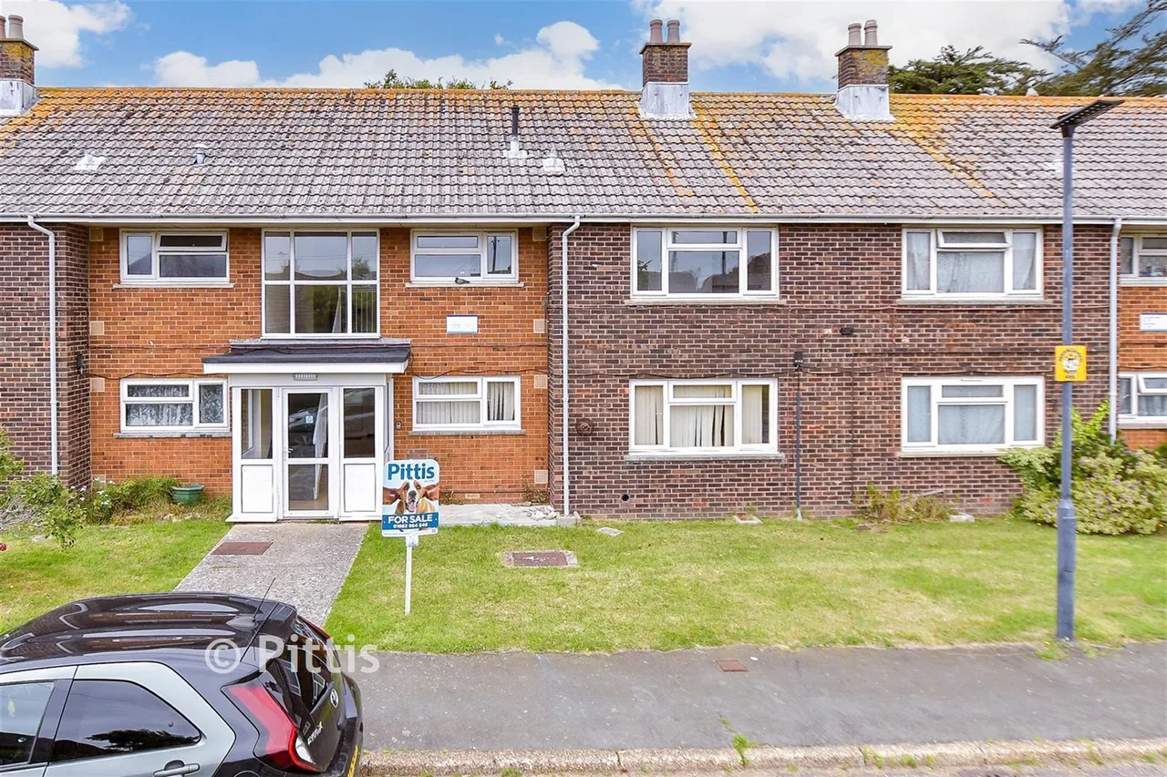 2 bed flat for sale, Crossway, Bembridge, PO35