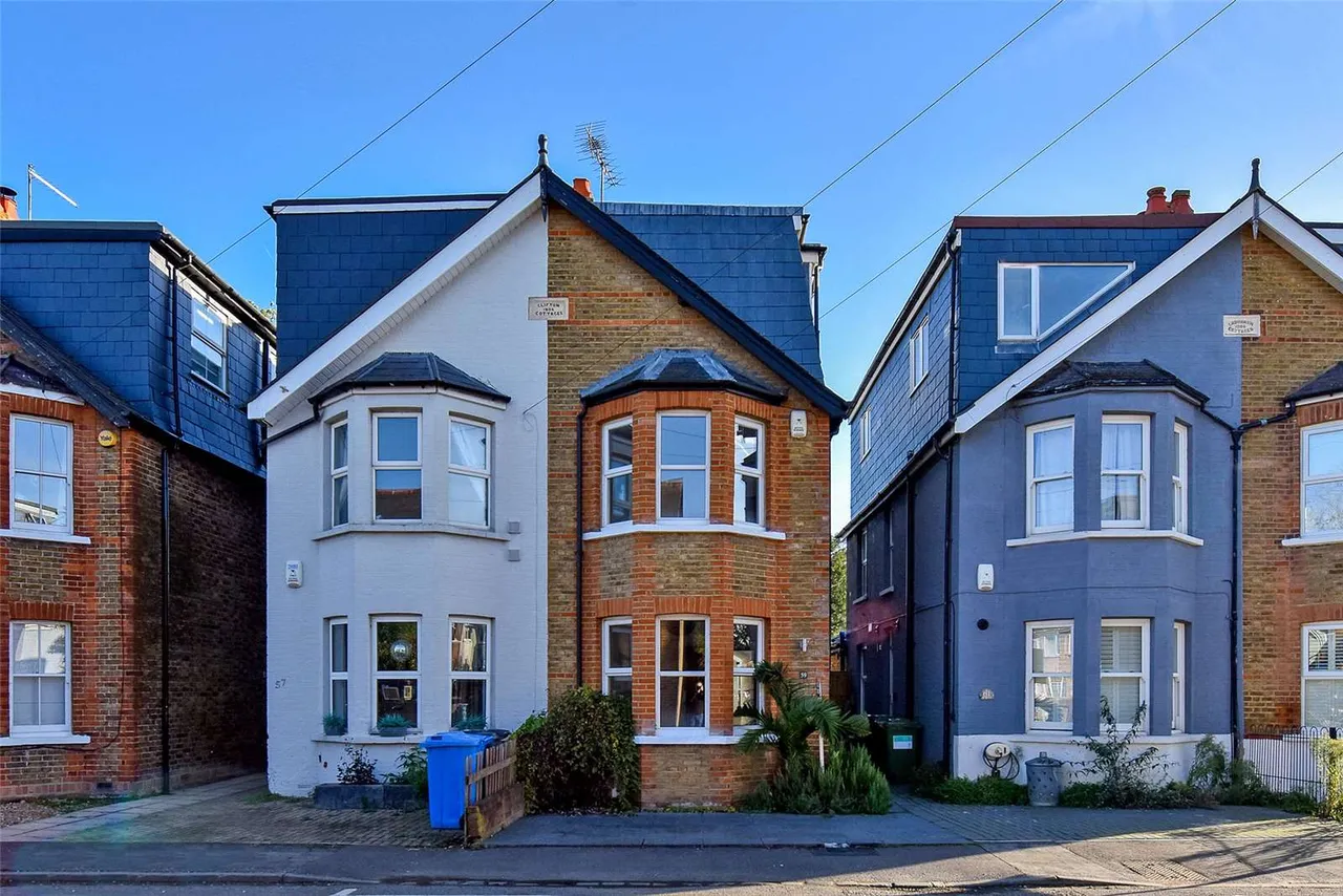 4 bed house to rent, Albany Road, Old Windsor, SL4