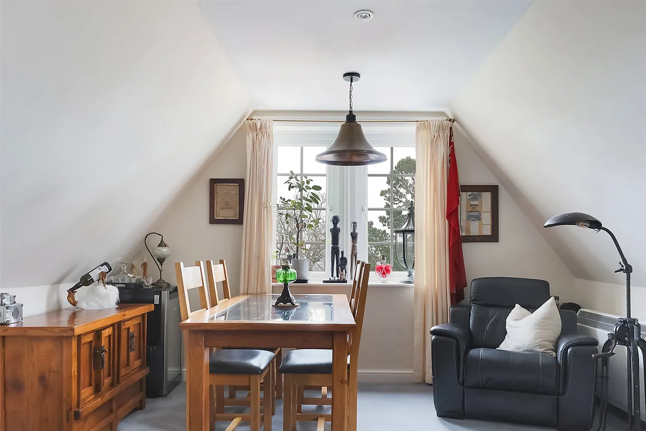Betchetts Green Road, RH5, photo 4