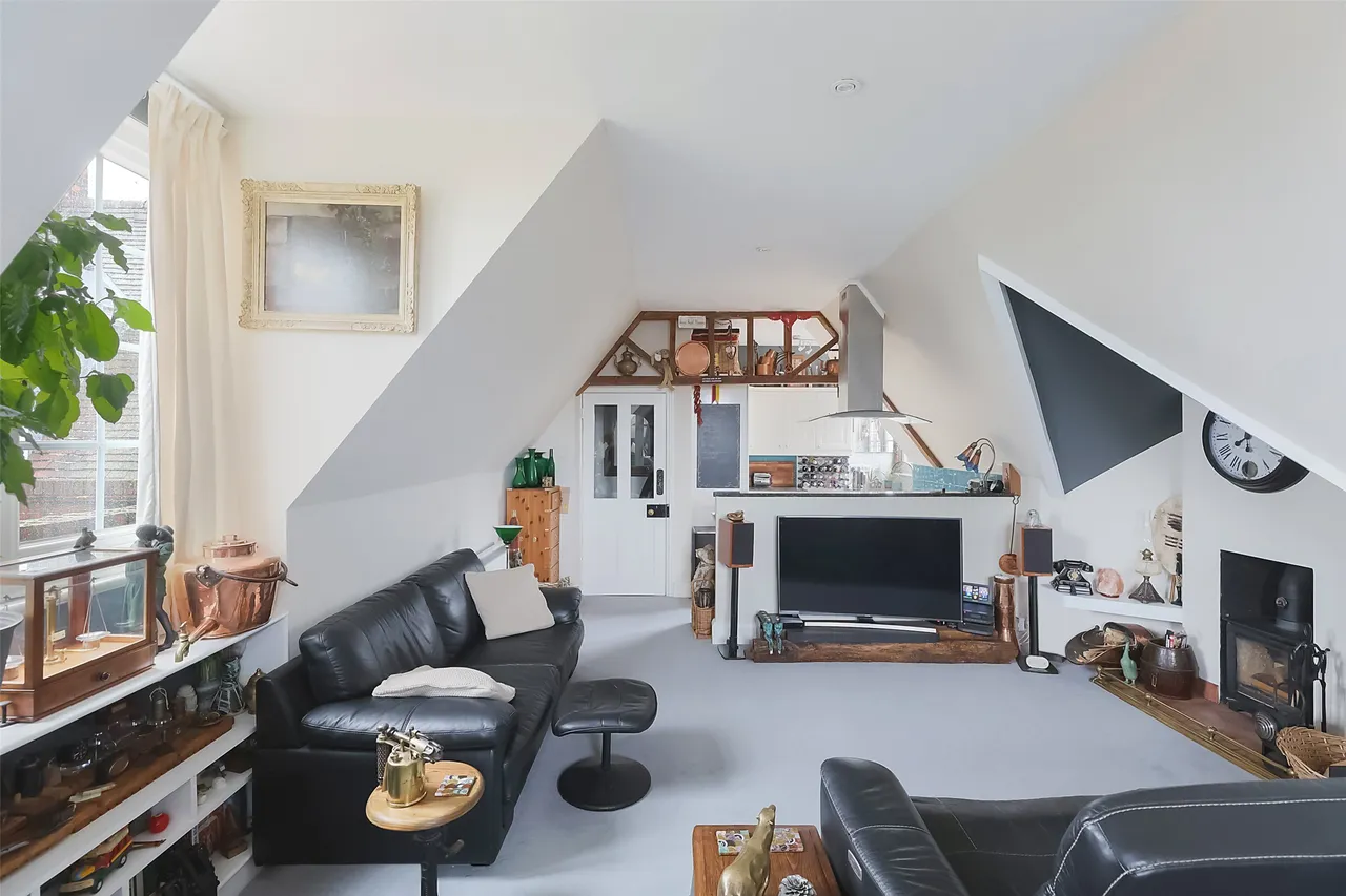 Betchetts Green Road, RH5, photo 2
