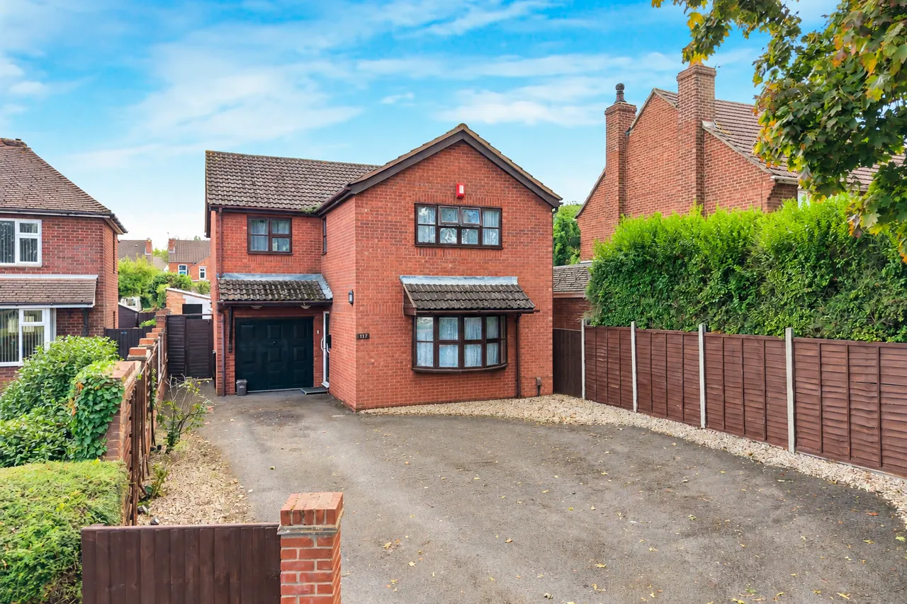 4 bed house for sale, Finlay Road, Gloucester, GL4