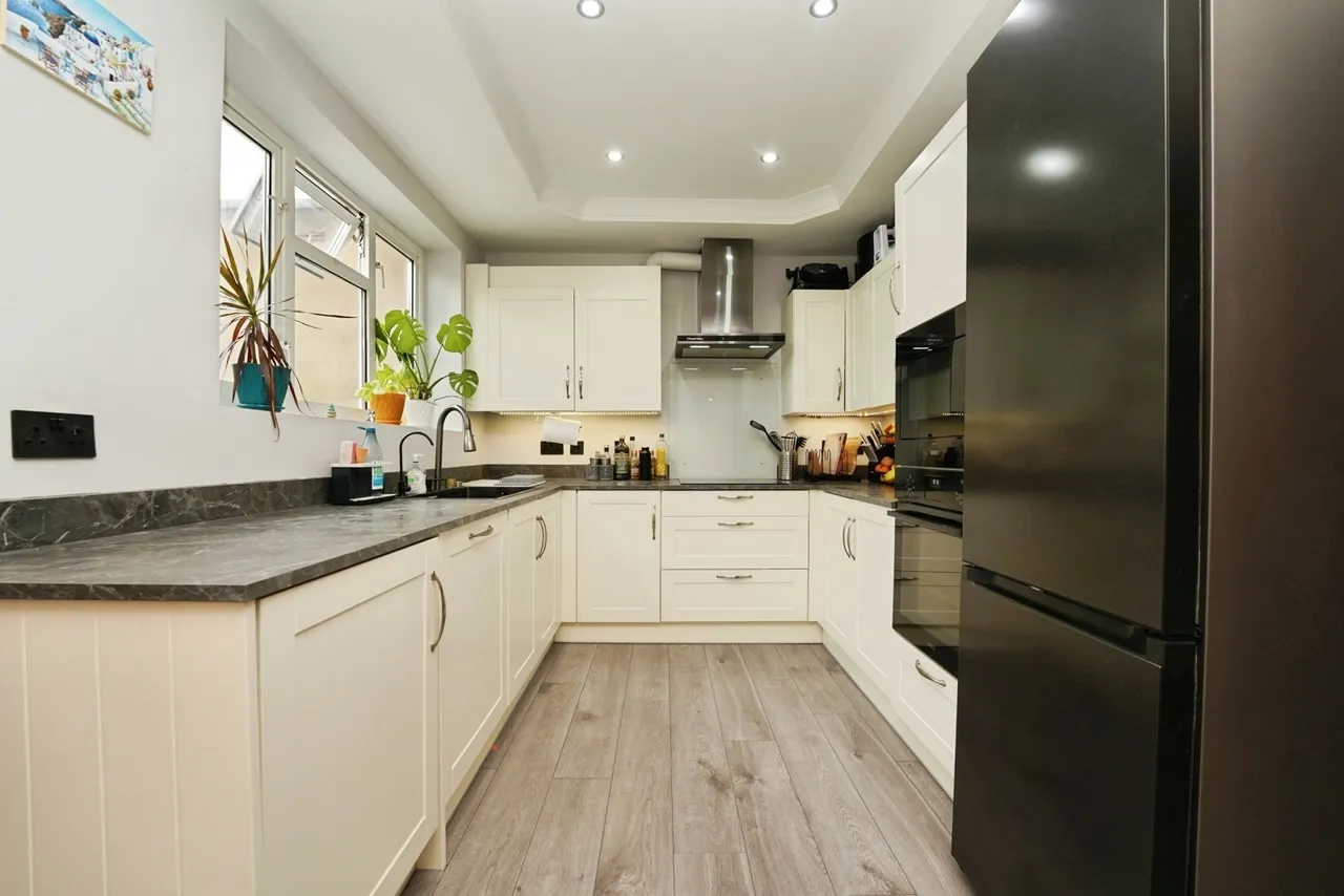 Whaddon Avenue, Cheltenham, GL52, photo 3
