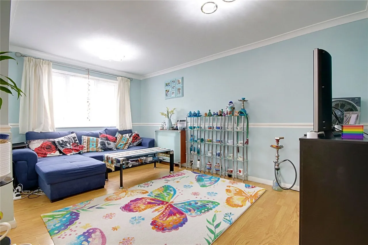 Gartons Close, Enfield, photo 3