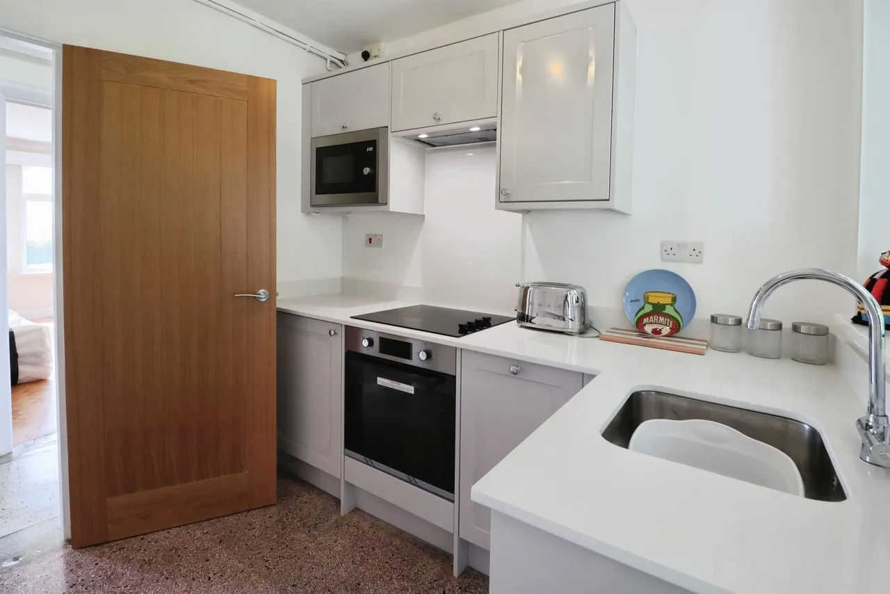 Western Avenue, Court CARDIFF, CF5, photo 7