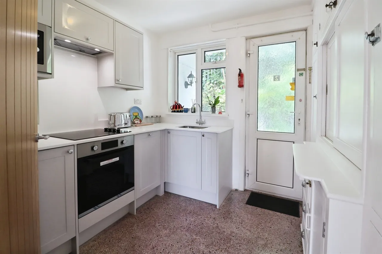 Western Avenue, Court CARDIFF, CF5, photo 5
