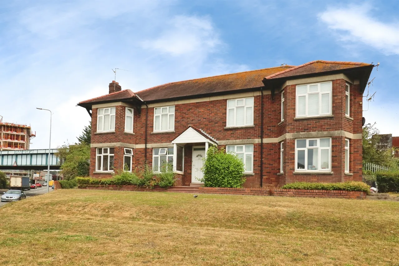 Western Avenue, Court CARDIFF, CF5, photo 2