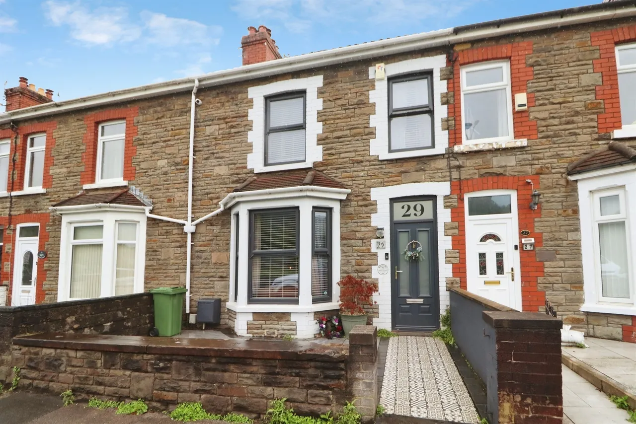3 bed house for sale — Oxford Street, Nantgarw, Cardiff