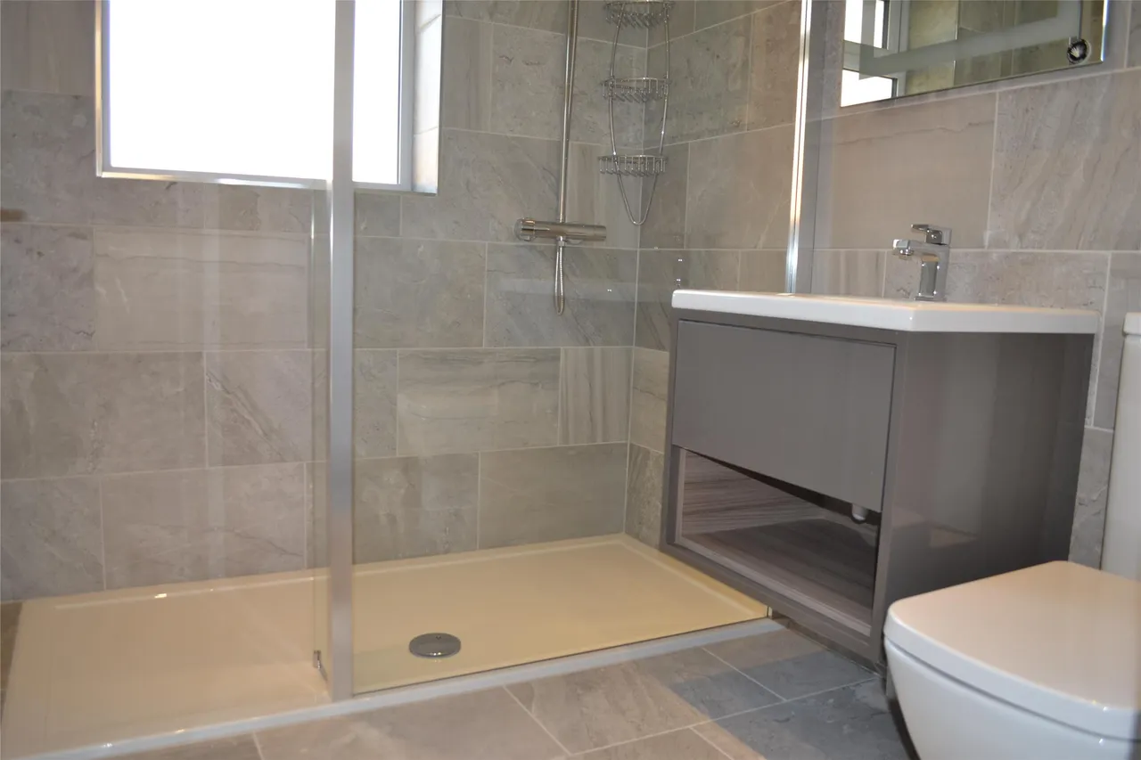 Station Road, Gloucestershire, Bishops Cleeve, GL52 8HH, photo 3