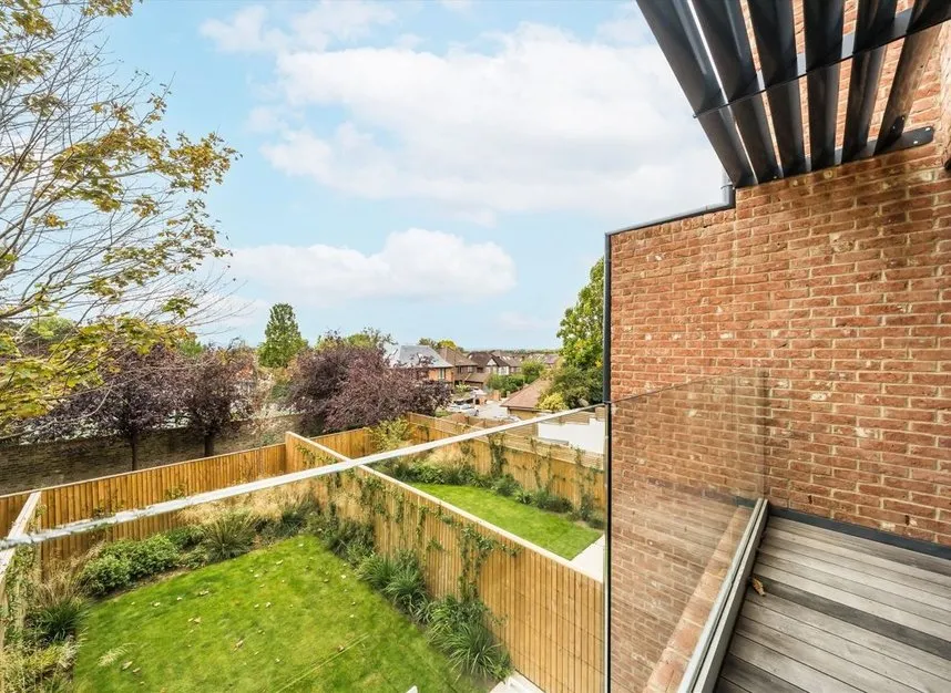 Cottenham Park Road, Cottenham Park, SW20, photo 8