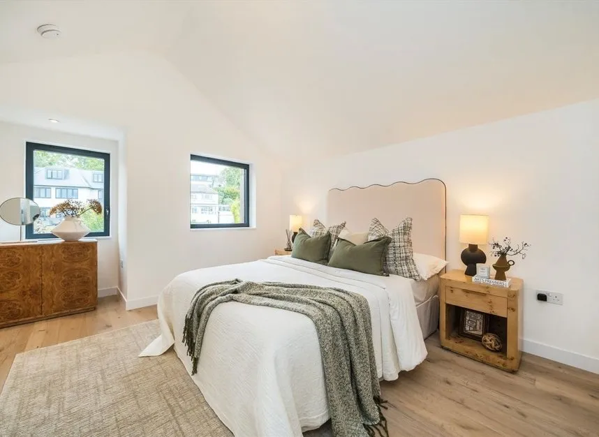 Cottenham Park Road, Cottenham Park, SW20, photo 12