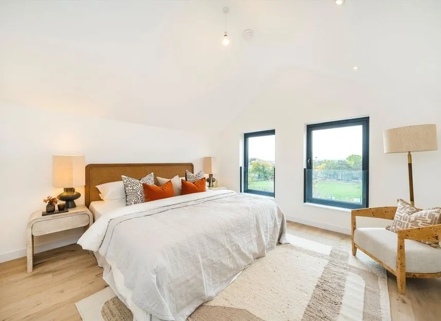 Cottenham Park Road, Cottenham Park, SW20, photo 10