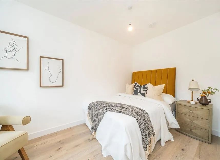 Cottenham Park Road, Cottenham Park, SW20, photo 13