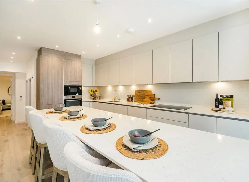 Cottenham Park Road, Cottenham Park, SW20, photo 5