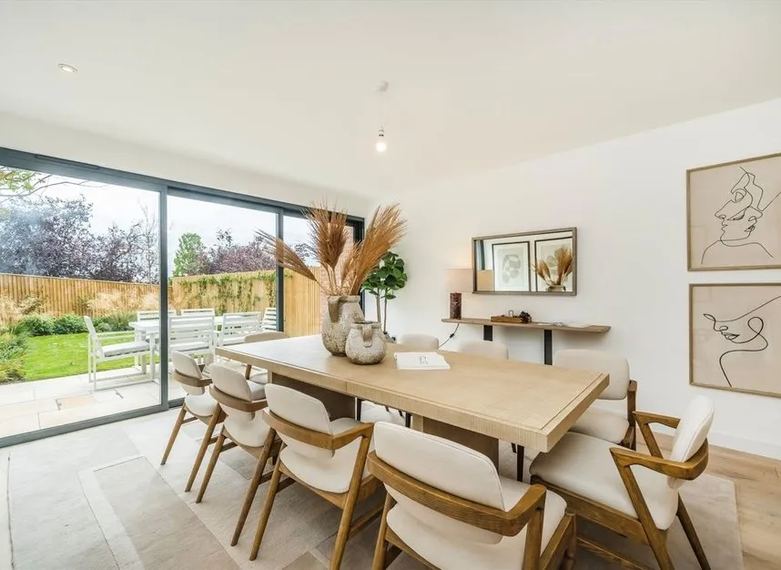 Cottenham Park Road, Cottenham Park, SW20, photo 3