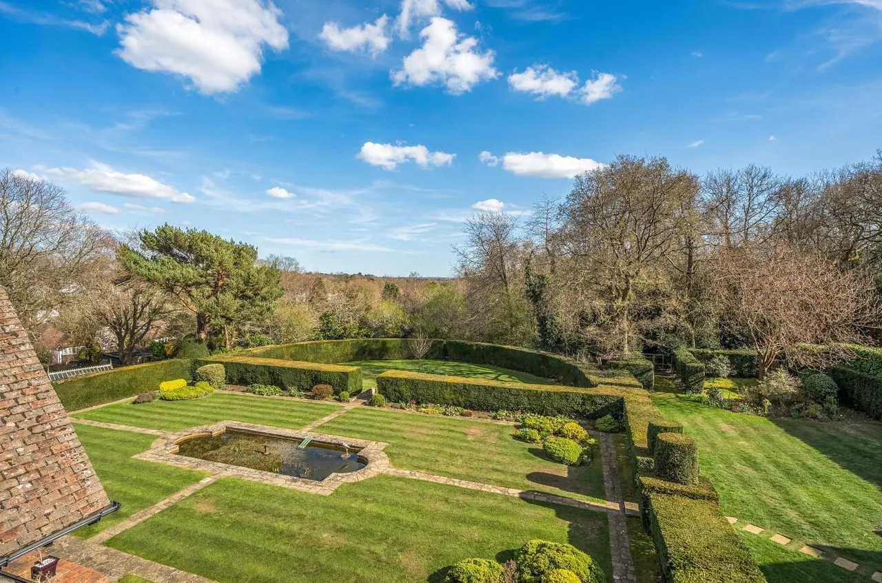 Holly Hill Park, Holly Hill Drive, Banstead, SM7 2HE, photo 5