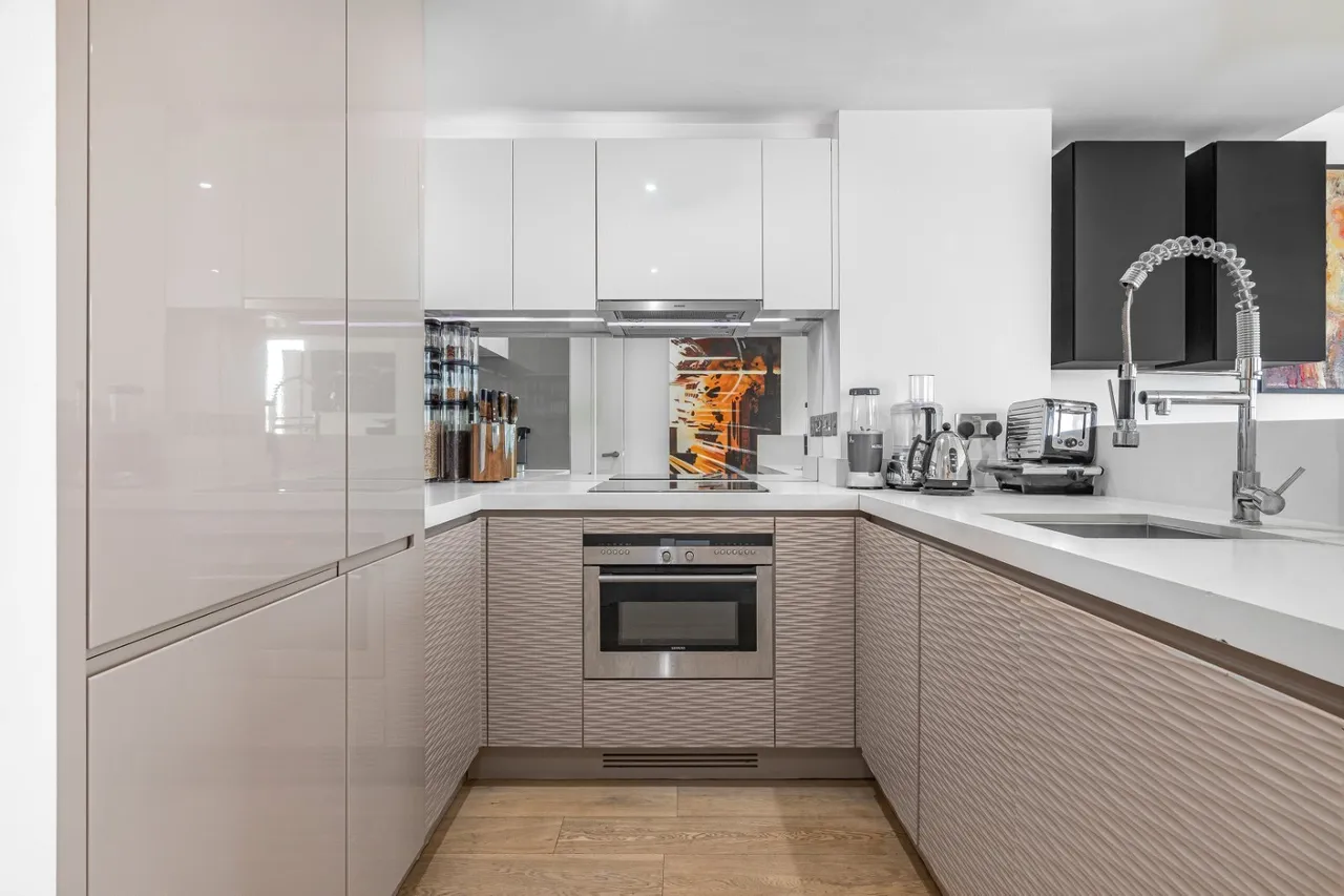 Pan Peninsula Square, London, E14, photo 13