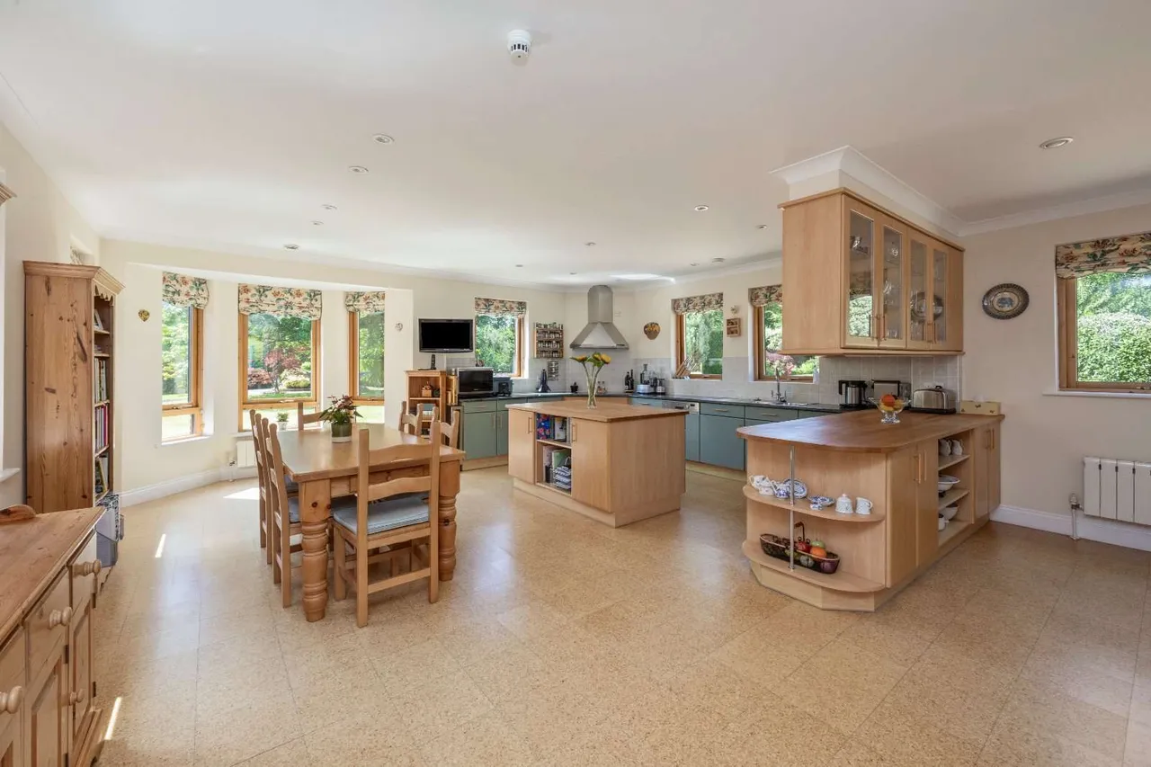 Chelwood Vachery, Millbrook Hill, Nutley, TN22 3HR, photo 2