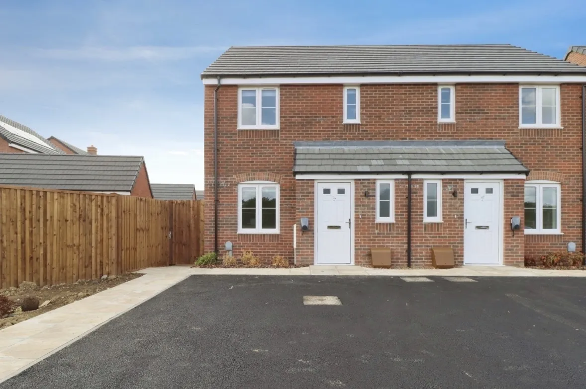 3 bed house to rent — Fairburn Close, Market Harborough