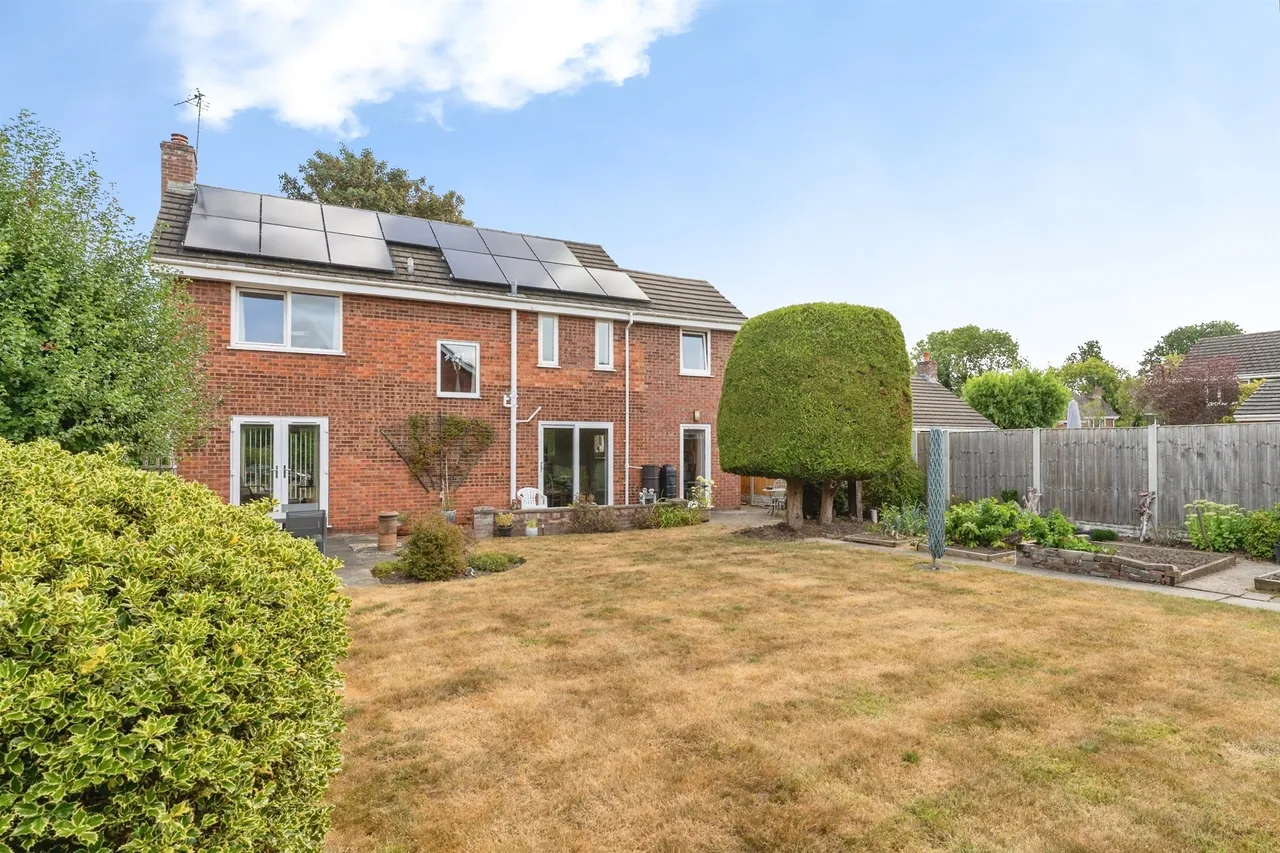 St. Peters Way, Mickle Trafford, CH2, photo 29