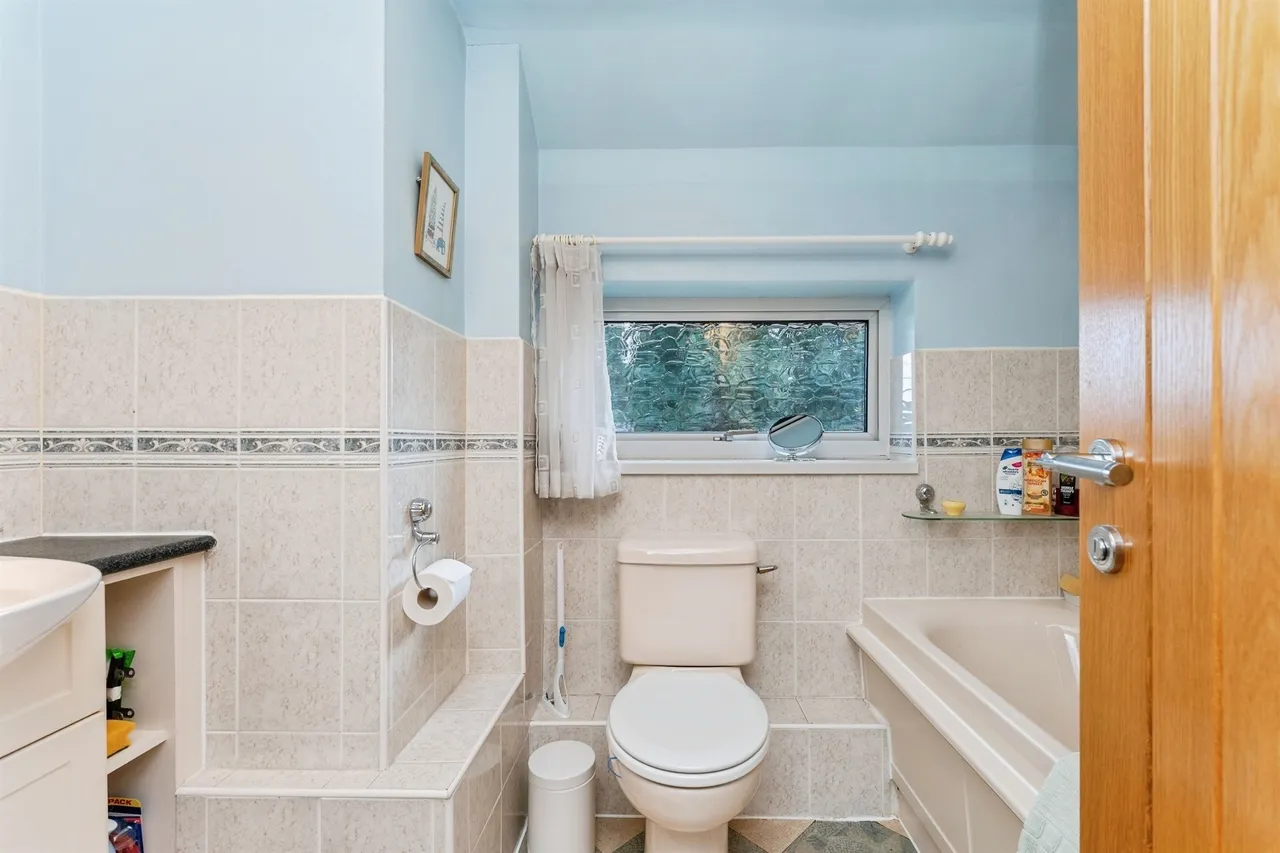 St. Peters Way, Mickle Trafford, CH2, photo 12