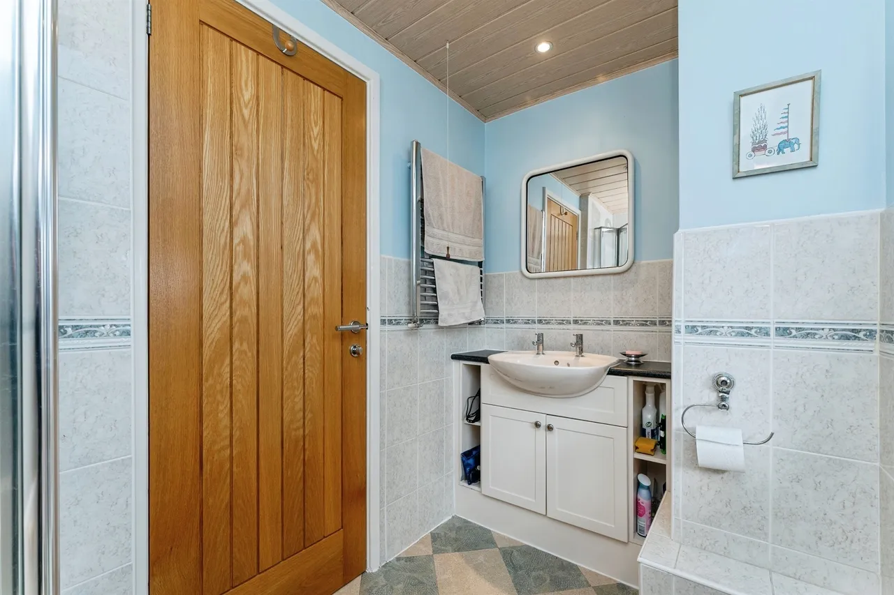 St. Peters Way, Mickle Trafford, CH2, photo 14