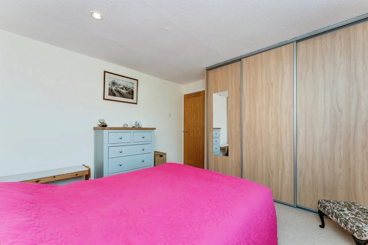 St. Peters Way, Mickle Trafford, CH2, photo 24