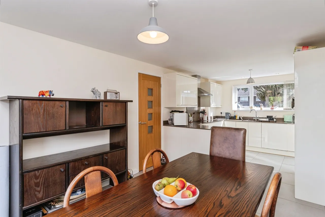 St. Peters Way, Mickle Trafford, CH2, photo 11
