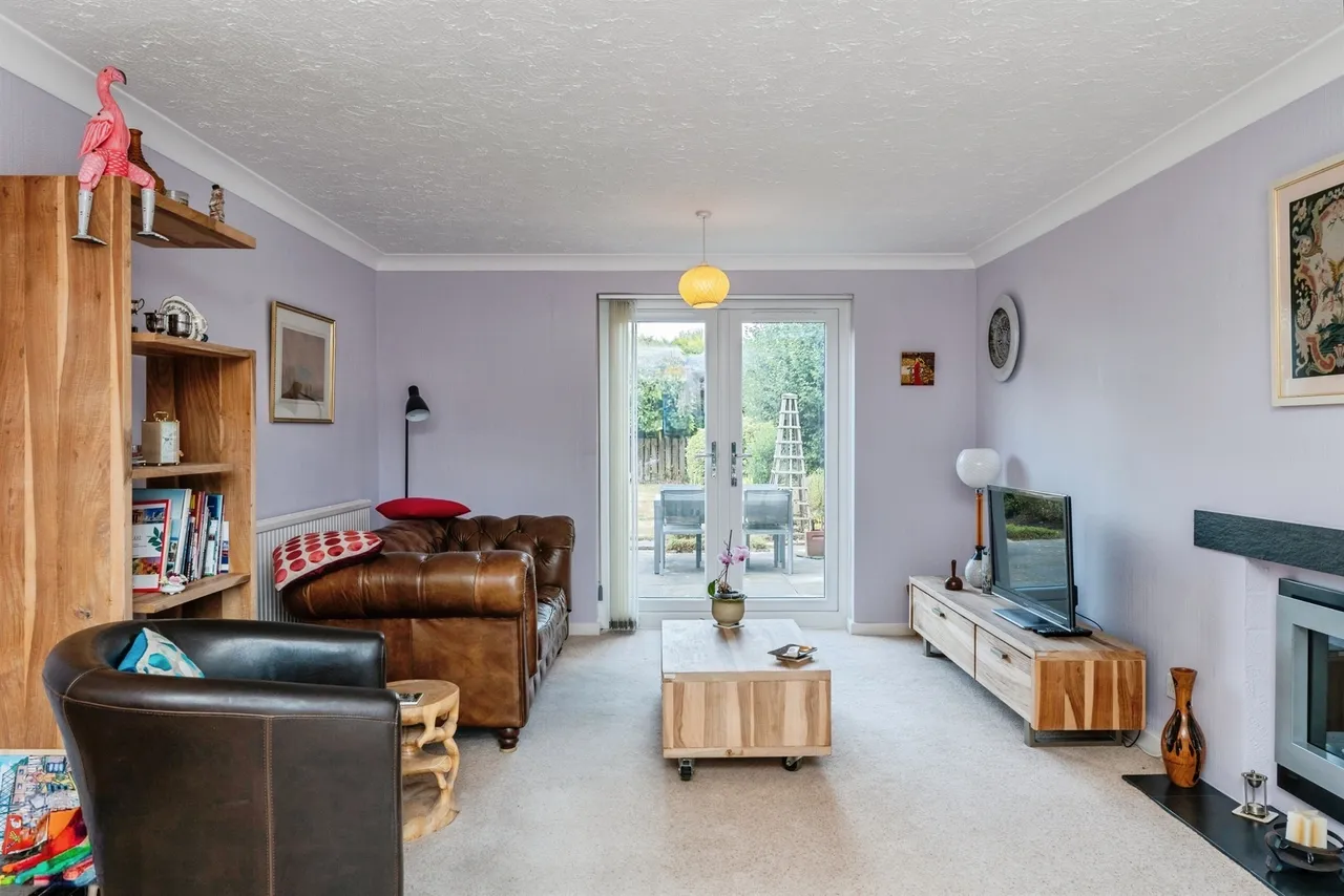 St. Peters Way, Mickle Trafford, CH2, photo 2