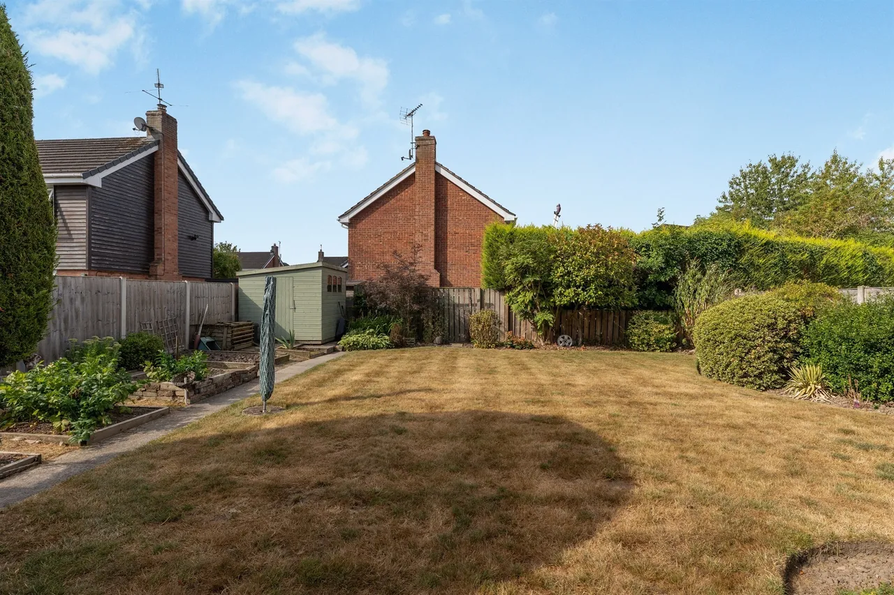 St. Peters Way, Mickle Trafford, CH2, photo 31