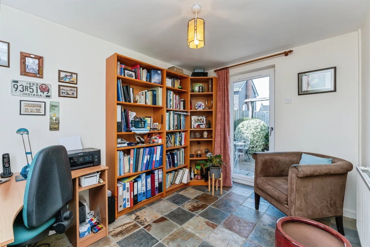 St. Peters Way, Mickle Trafford, CH2, photo 9