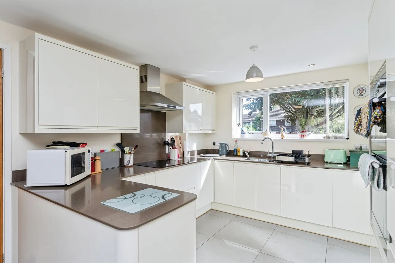 St. Peters Way, Mickle Trafford, CH2, photo 3